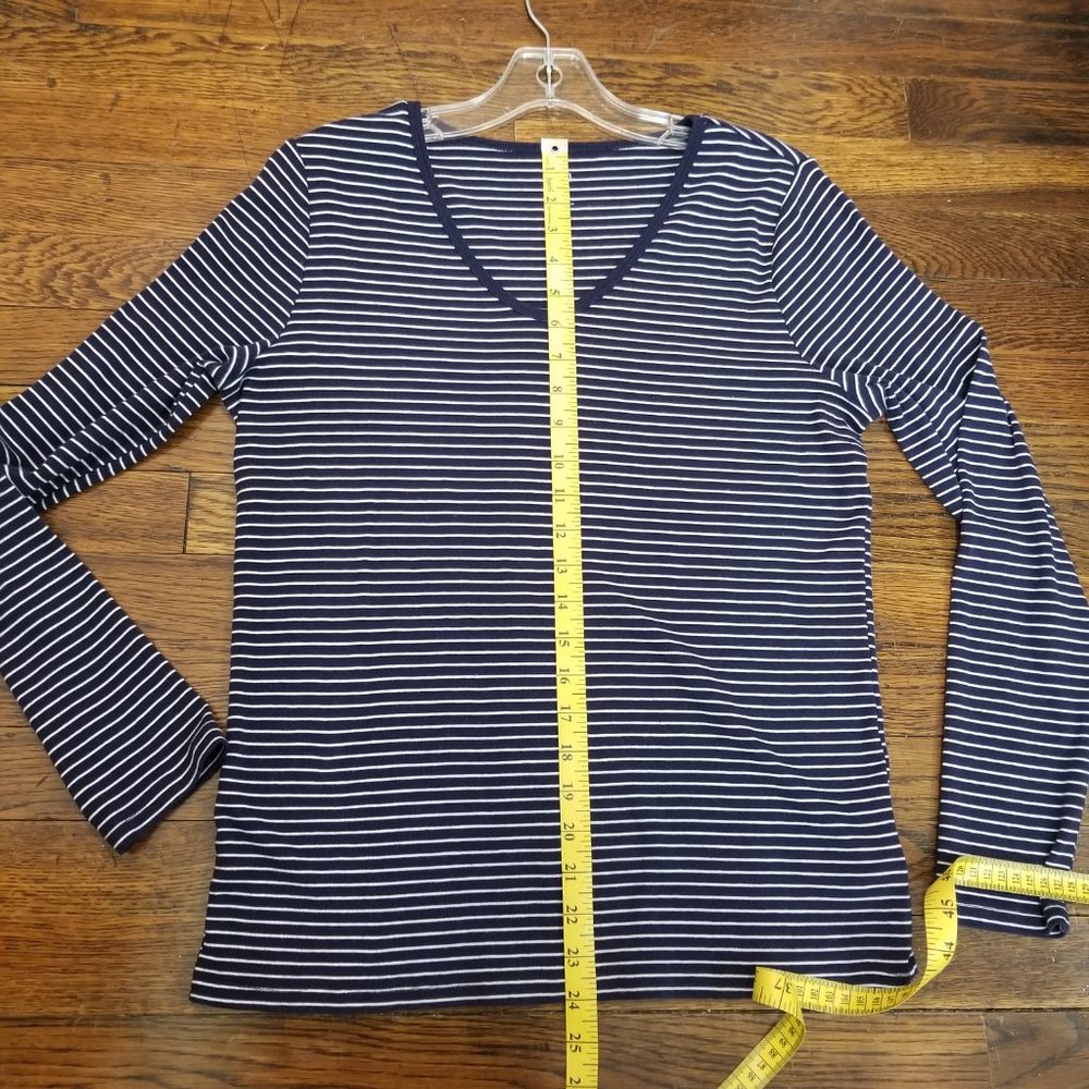 EUC Gap XL V-neck navy and white stripe long sleeve t shirt - Picture 5 of 5